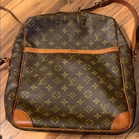 LOUIS VUITTON LARGE DANUBE with Flaws - Picture 1 of 16